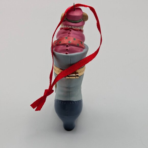 Hallmark Keepsake Fashion Afoot 2002, 3rd Final in the Series Porcelain Ornament - Picture 5 of 12